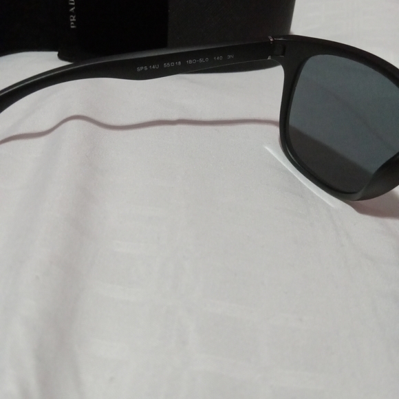 Men's Prada Sunglasses, with cleaning cloth & case. - Picture 7 of 10